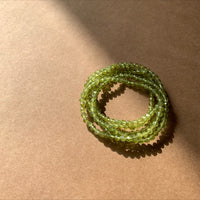 Bracelet facettes Péridot - renouveau, acceptation, équilibre émotionnel